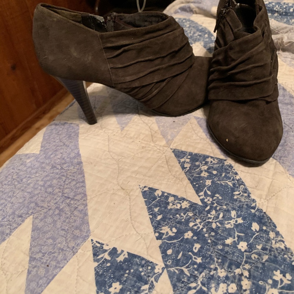 Heels - Picture 2 of 4